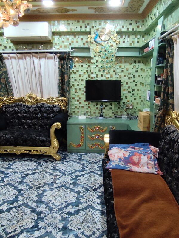 Shared Room 4 - Image 2