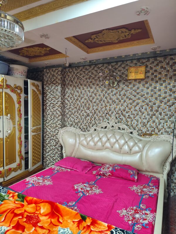 Shared Room 5 - Image 4