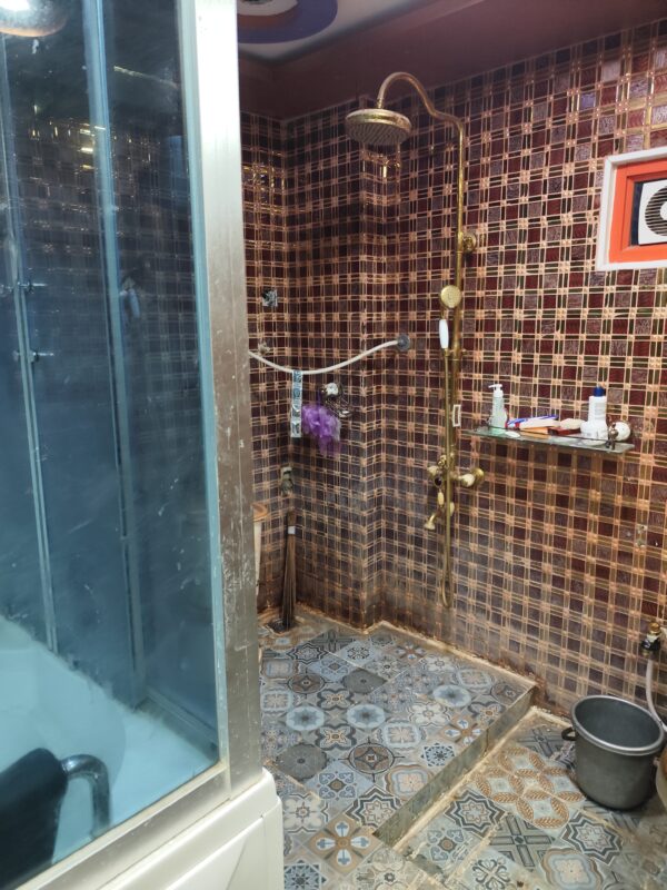 Shared Room 5 - Image 6