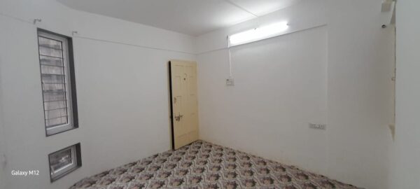 Standard Room 14 - Image 13