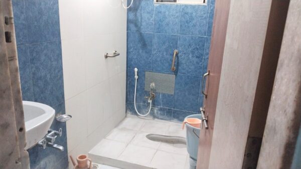 Shared Room 1 - Image 3
